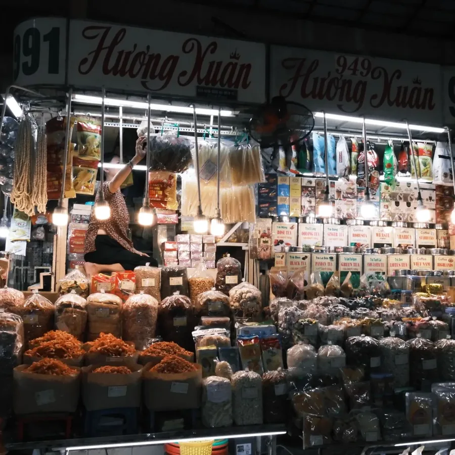 Bàn nướng đông khách tại Phạm Văn Anh